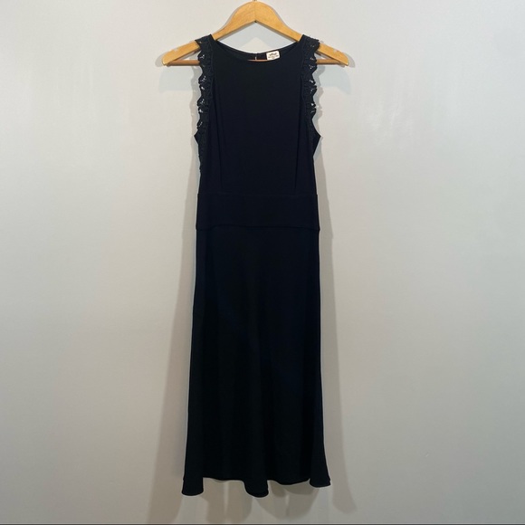 Aritzia Dresses & Skirts - Wilfred by Aritzia Black Dress with Lace Detailing Size 2